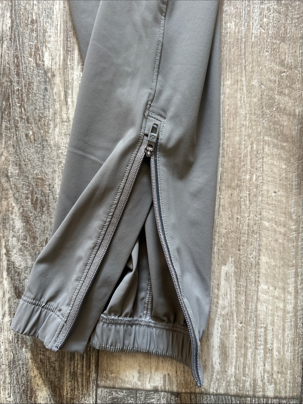 lululemon athletica Men's Gray Jogger Pants - Picture 5 of 8